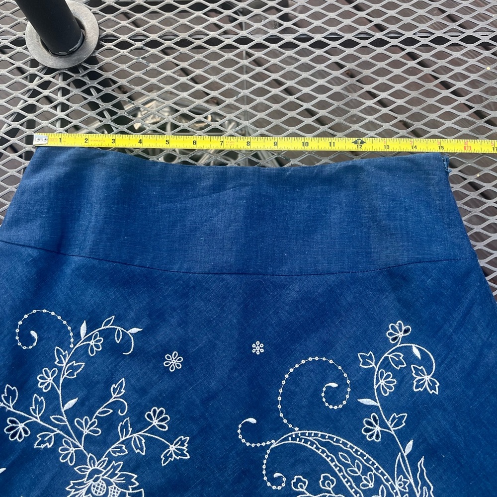 Jones New York Blue Linen blend embroidered skirt - Size 8 - Picture 9 of 12